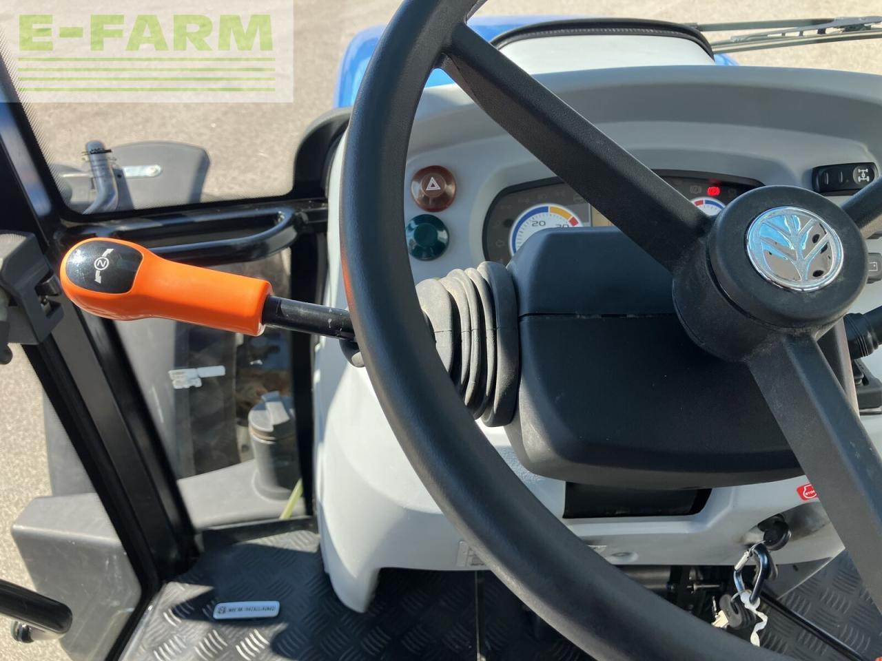 Traktor New Holland td5.85: 18 kép. Traktor New Holland td5.85: 18 kép.