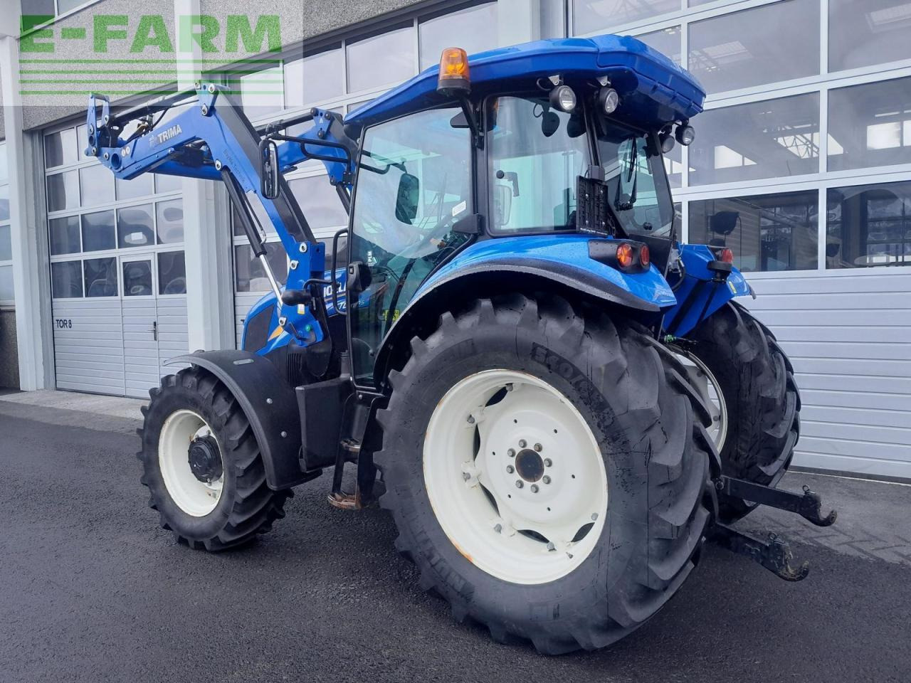 New Holland td5.95 - Traktor: 2 kép. New Holland td5.95 - Traktor: 2 kép.