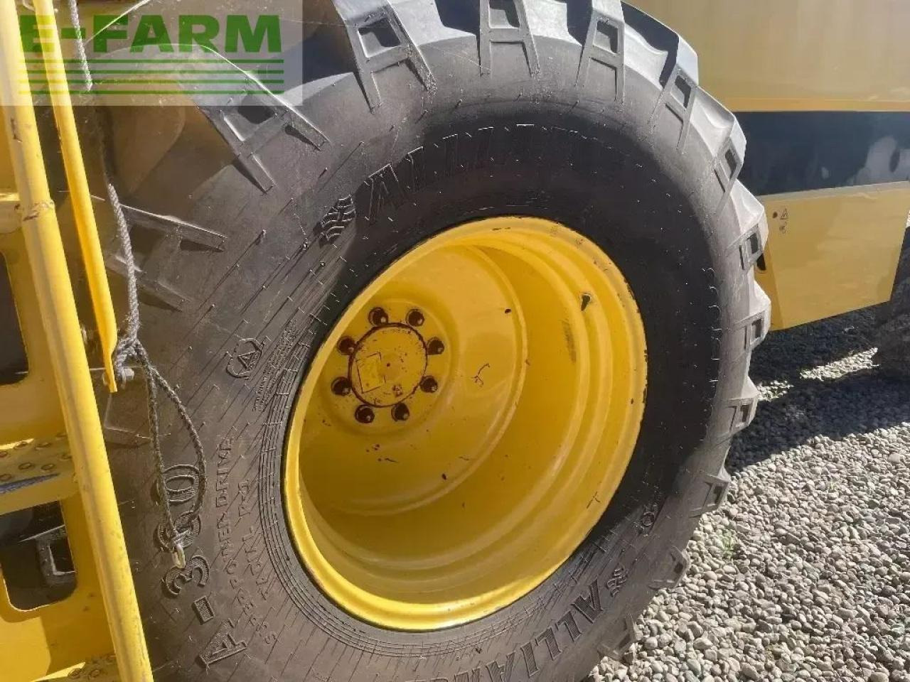 Kombájn New Holland tx 66: 6 kép.