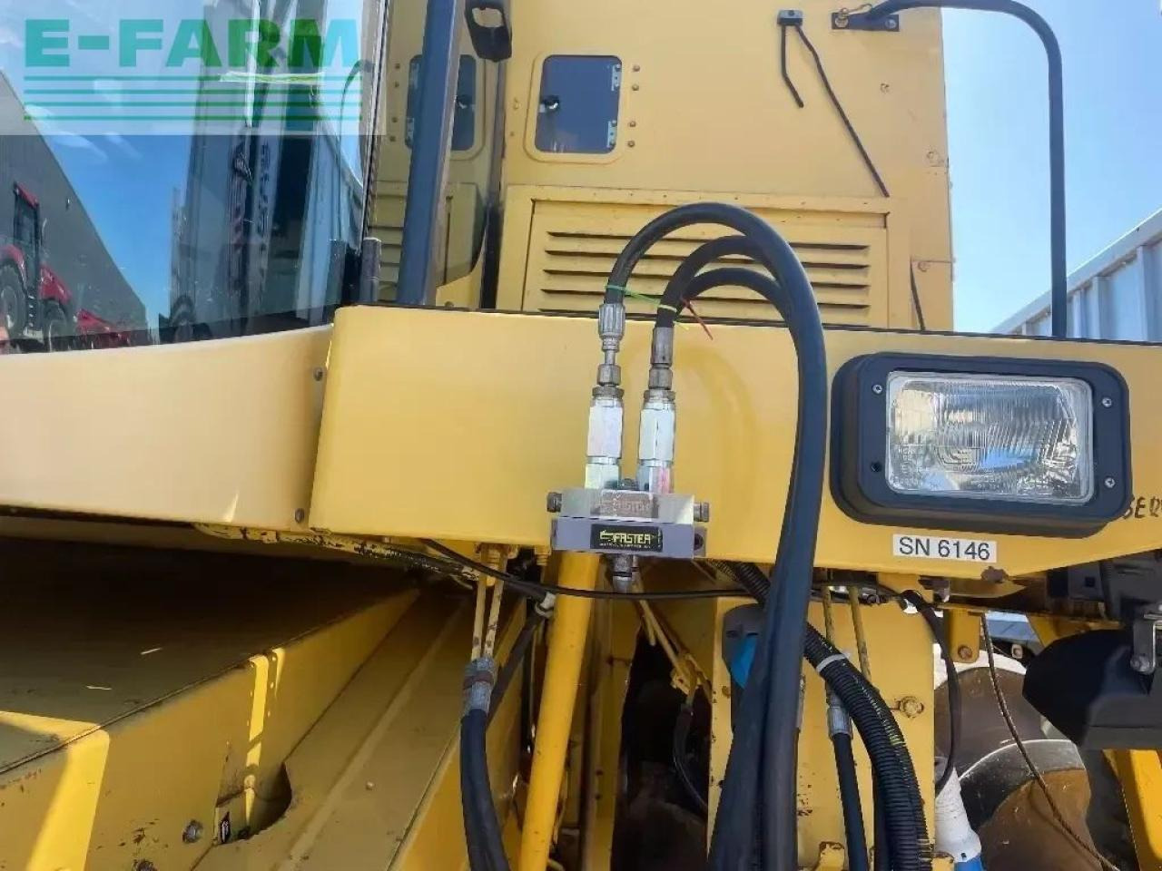 Kombájn New Holland tx 66: 14 kép.