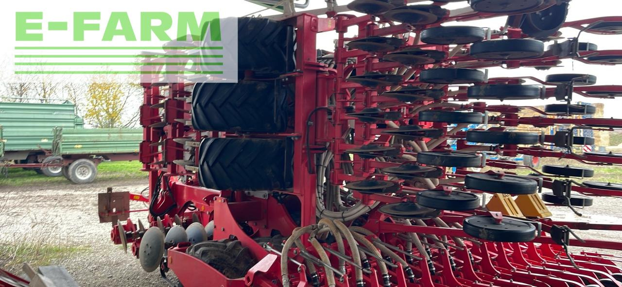 Pöttinger Terrasem C6 - Kombinált vetőgép: 2 kép. Pöttinger Terrasem C6 - Kombinált vetőgép: 2 kép.