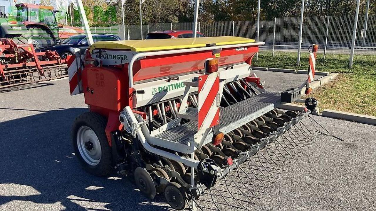 Pöttinger vitasem 302 - Szemenkénti vetőgép: 4 kép. Pöttinger vitasem 302 - Szemenkénti vetőgép: 4 kép.