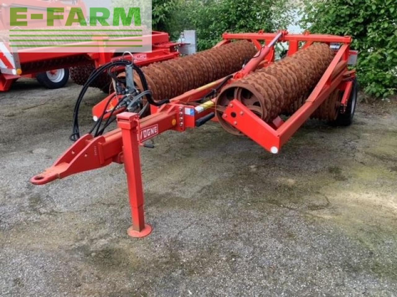 Quivogne rollmot8.30 - Kombinált vetőgép: 2 kép. Quivogne rollmot8.30 - Kombinált vetőgép: 2 kép.