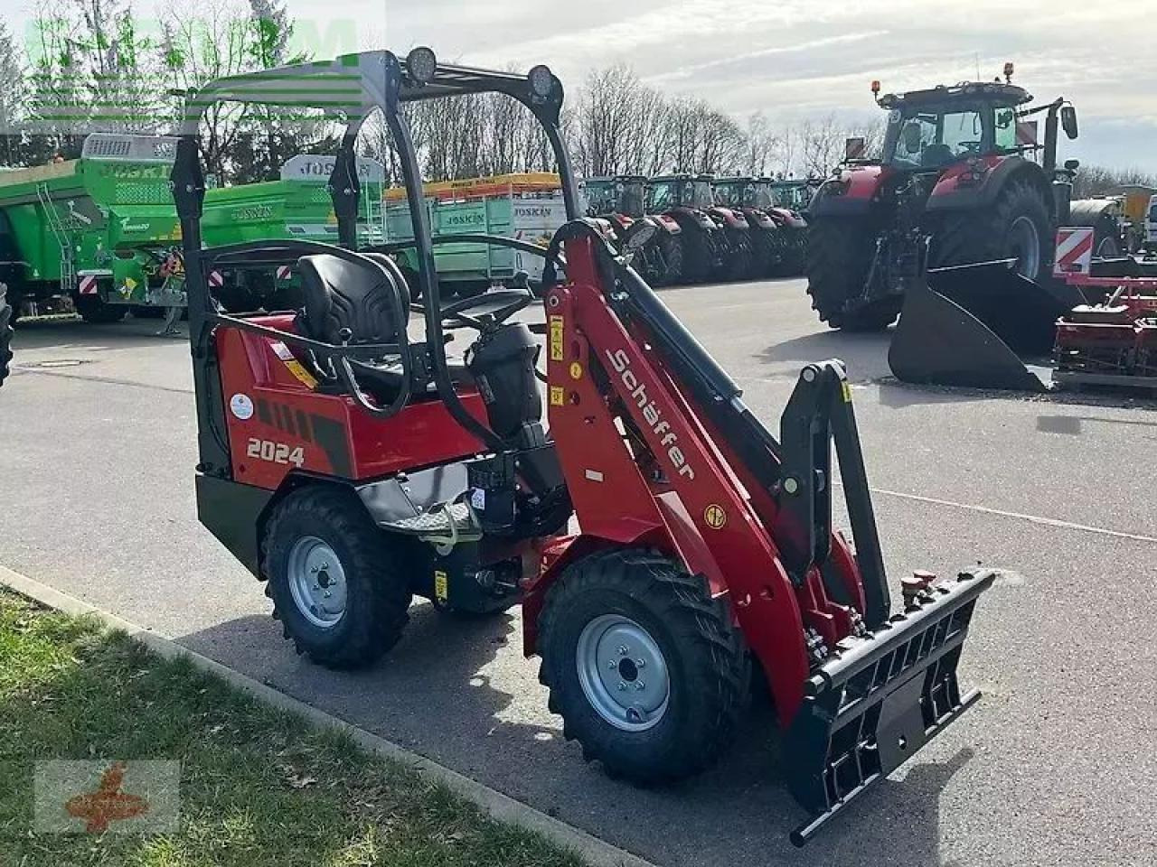 Schäffer 2024 - Gumikerekes homlokrakodó: 4 kép. Schäffer 2024 - Gumikerekes homlokrakodó: 4 kép.