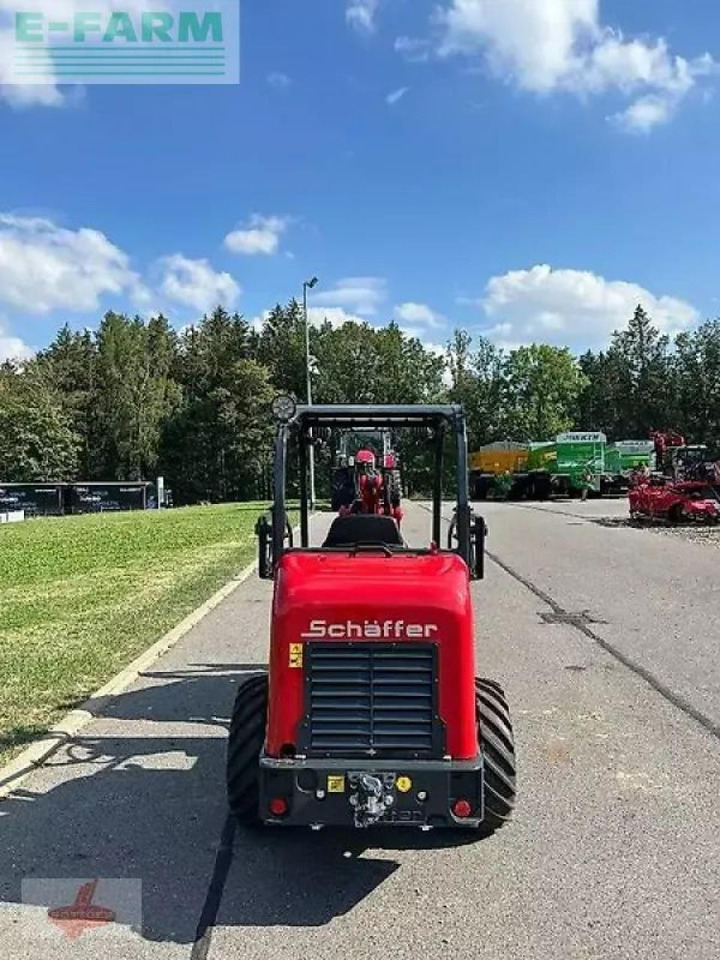 Schäffer 2028 slt - Gumikerekes homlokrakodó: 4 kép. Schäffer 2028 slt - Gumikerekes homlokrakodó: 4 kép.