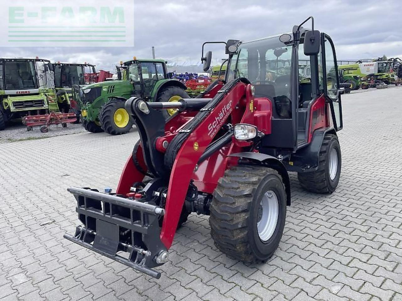 Schäffer 4670 z radlader - Minikotró: 4 kép. Schäffer 4670 z radlader - Minikotró: 4 kép.