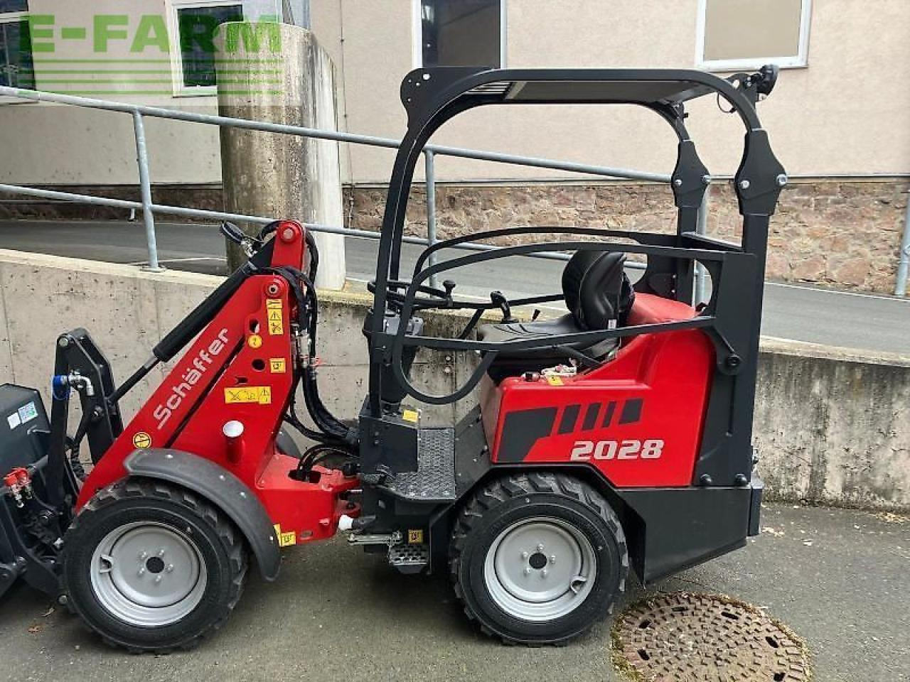 Schäffer hoflader schäffer 2028-2 - Minikotró: 1 kép. Schäffer hoflader schäffer 2028-2 - Minikotró: 1 kép.