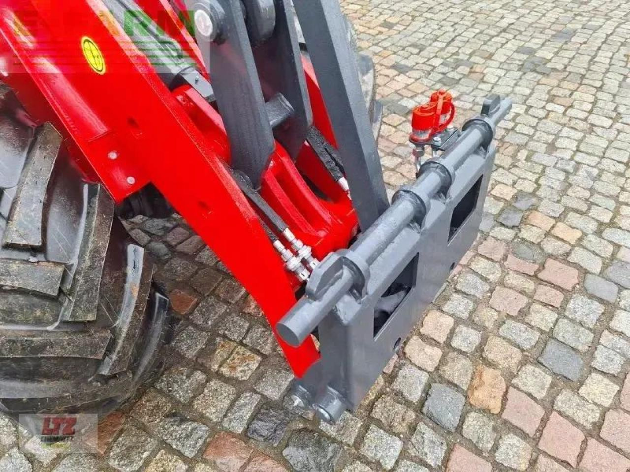 Schäffer schäffer 3650 fsd - Gumikerekes homlokrakodó: 5 kép. Schäffer schäffer 3650 fsd - Gumikerekes homlokrakodó: 5 kép.