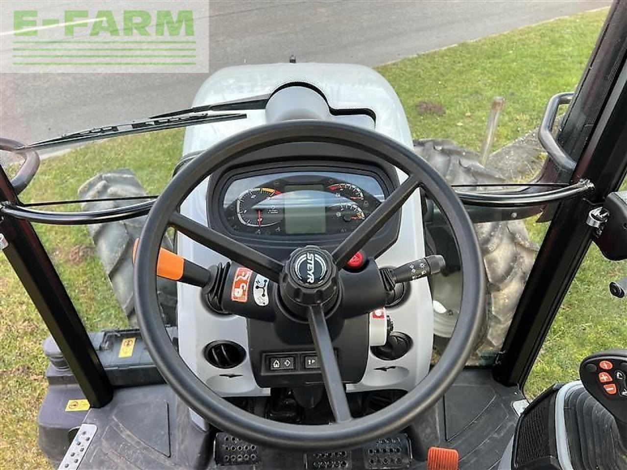 Steyr 4085 kompakt et profi - Traktor: 2 kép. Steyr 4085 kompakt et profi - Traktor: 2 kép.