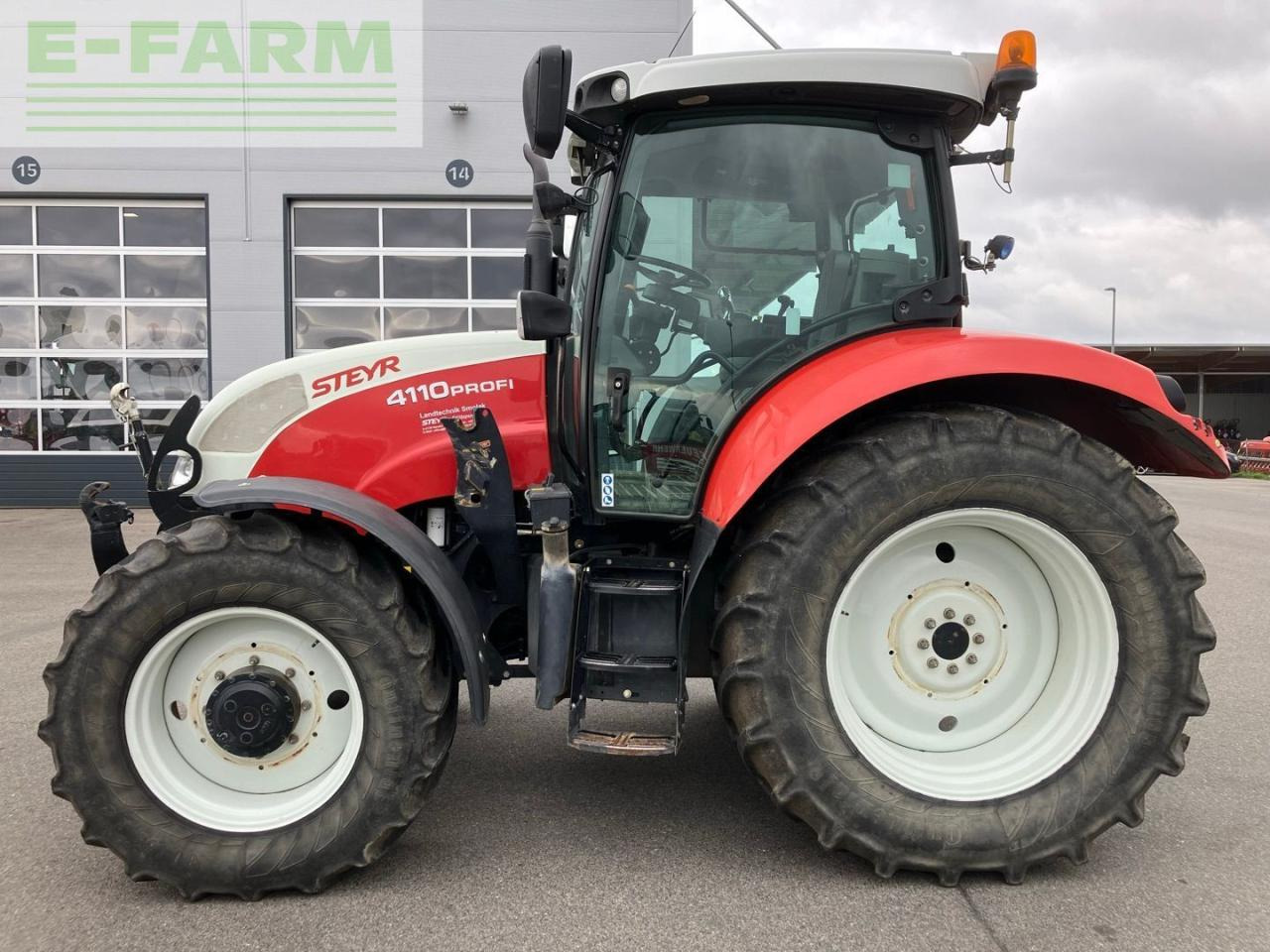 Steyr 4110 Profi - Traktor: 2 kép. Steyr 4110 Profi - Traktor: 2 kép.