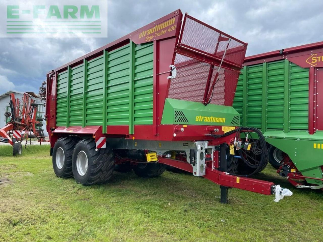 Strautmann giga-trailer 400 - Mezőgazdasági pótkocsi: 1 kép. Strautmann giga-trailer 400 - Mezőgazdasági pótkocsi: 1 kép.