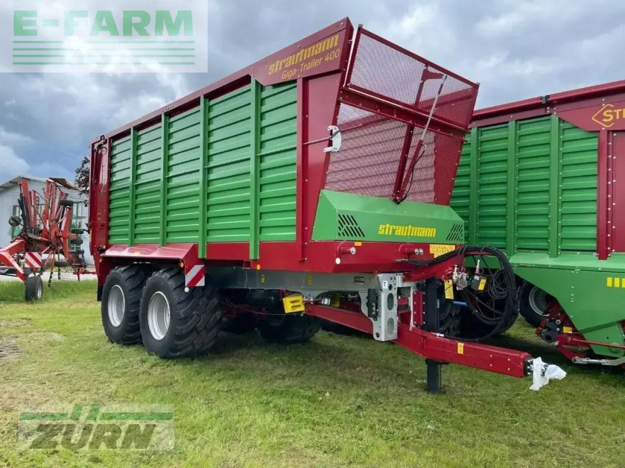 Strautmann giga-trailer 400 - Mezőgazdasági billenőpótkocsi: 1 kép. Strautmann giga-trailer 400 - Mezőgazdasági billenőpótkocsi: 1 kép.
