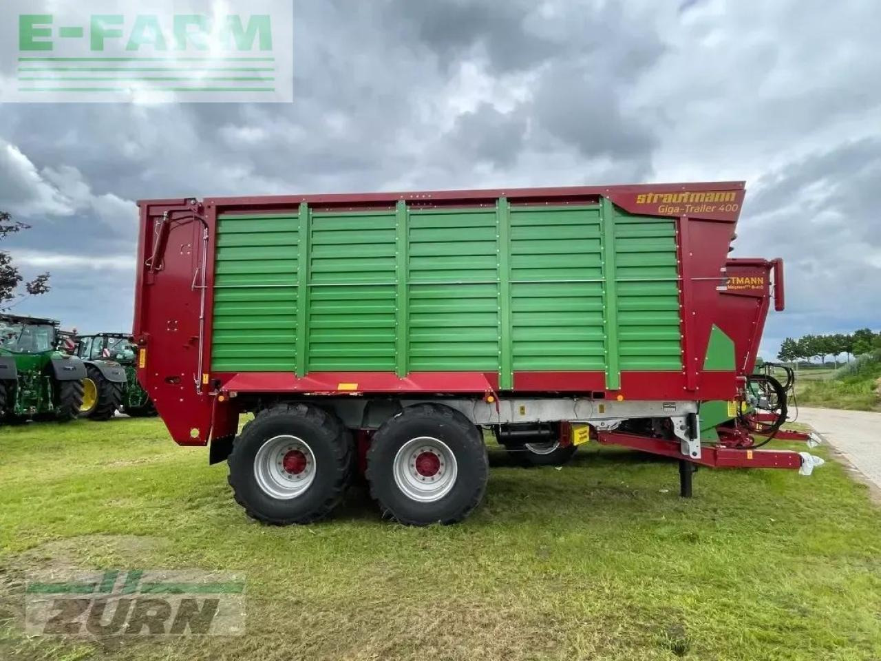 Strautmann giga-trailer 400 - Mezőgazdasági billenőpótkocsi: 3 kép. Strautmann giga-trailer 400 - Mezőgazdasági billenőpótkocsi: 3 kép.