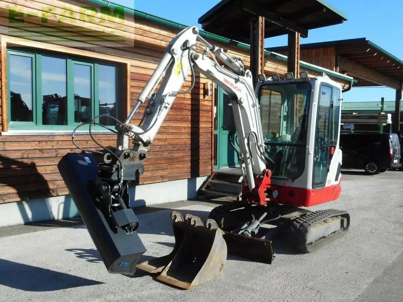 Takeuchi tb 225 ( 2.400kg ) mit hydr. verstellfahrwerk - Minikotró: 2 kép. Takeuchi tb 225 ( 2.400kg ) mit hydr. verstellfahrwerk - Minikotró: 2 kép.