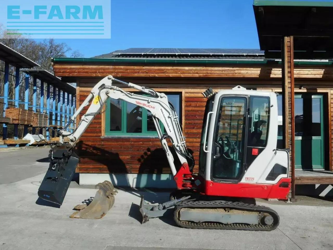 Takeuchi tb 225 ( 2.400kg ) mit hydr. verstellfahrwerk - Minikotró: 1 kép. Takeuchi tb 225 ( 2.400kg ) mit hydr. verstellfahrwerk - Minikotró: 1 kép.