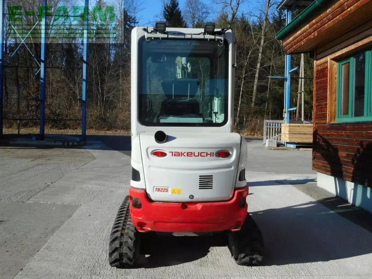 Takeuchi tb 225 ( 2.400kg ) mit hydr. verstellfahrwerk - Minikotró: 3 kép. Takeuchi tb 225 ( 2.400kg ) mit hydr. verstellfahrwerk - Minikotró: 3 kép.
