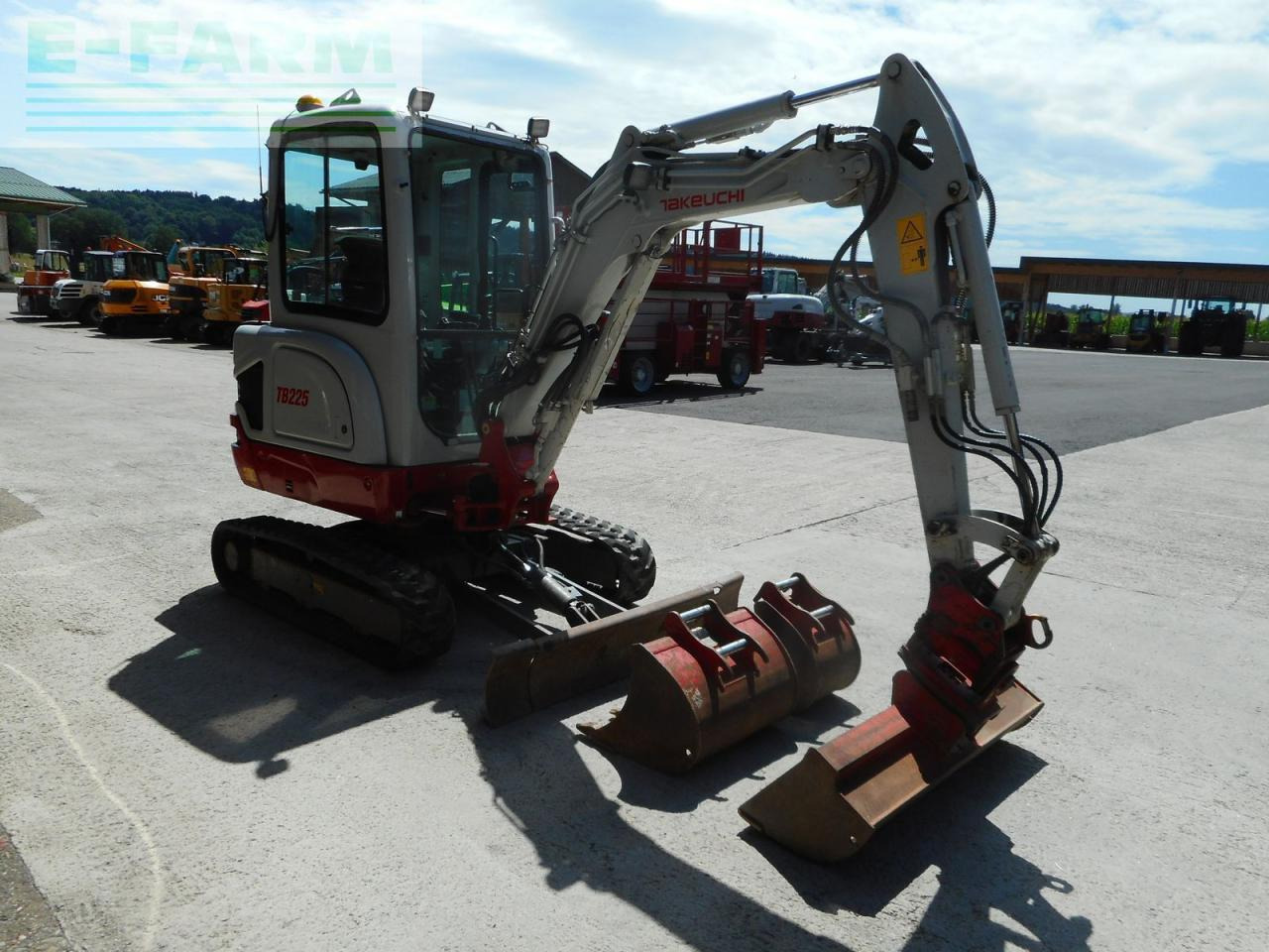 Takeuchi tb 225 mit powertilt + 3 löffel ( 2.400 kg ) - Minikotró: 5 kép. Takeuchi tb 225 mit powertilt + 3 löffel ( 2.400 kg ) - Minikotró: 5 kép.