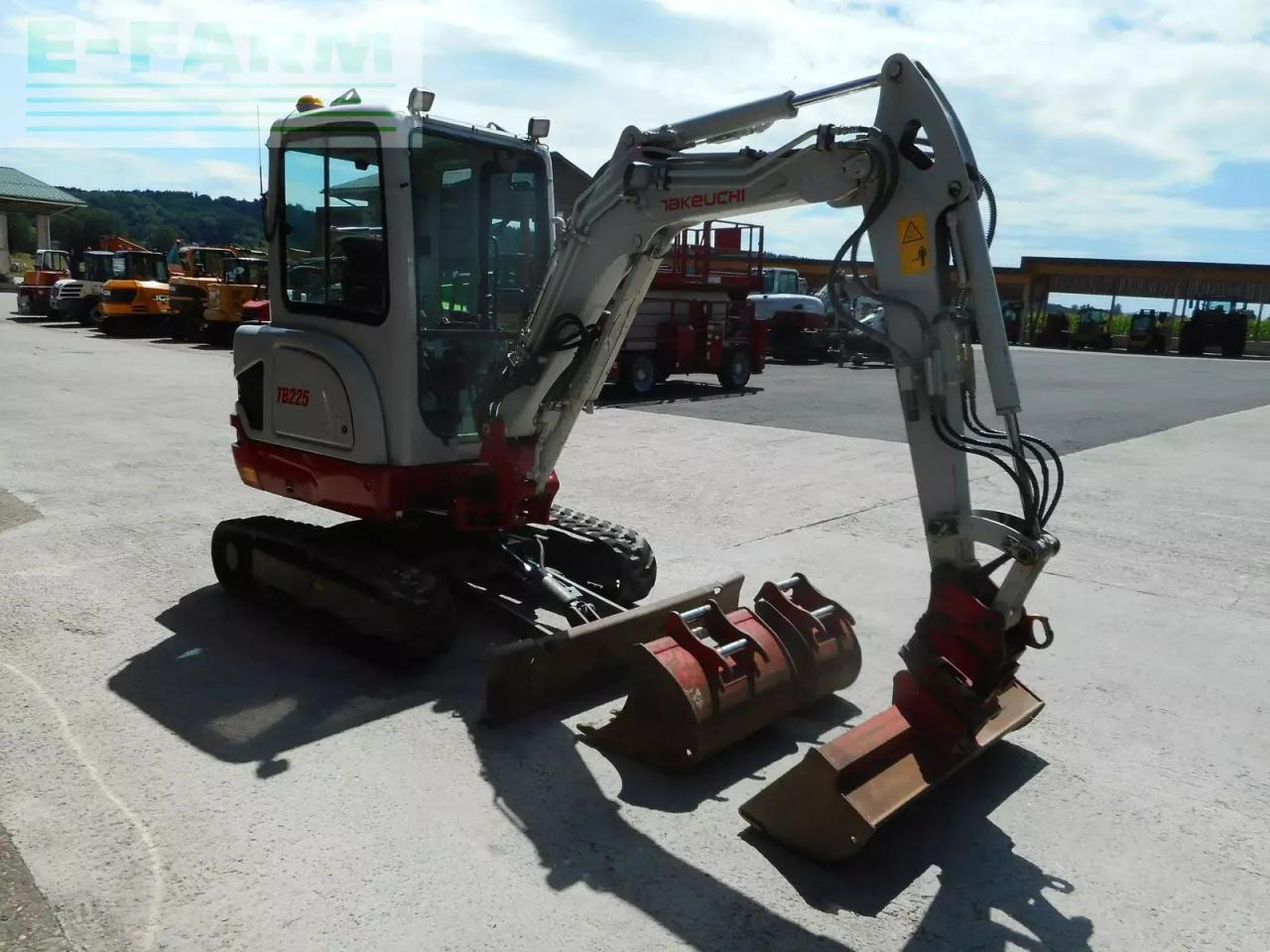 Takeuchi tb 225 mit powertilt + 3 löffel ( 2.400 kg ) - Minikotró: 5 kép. Takeuchi tb 225 mit powertilt + 3 löffel ( 2.400 kg ) - Minikotró: 5 kép.
