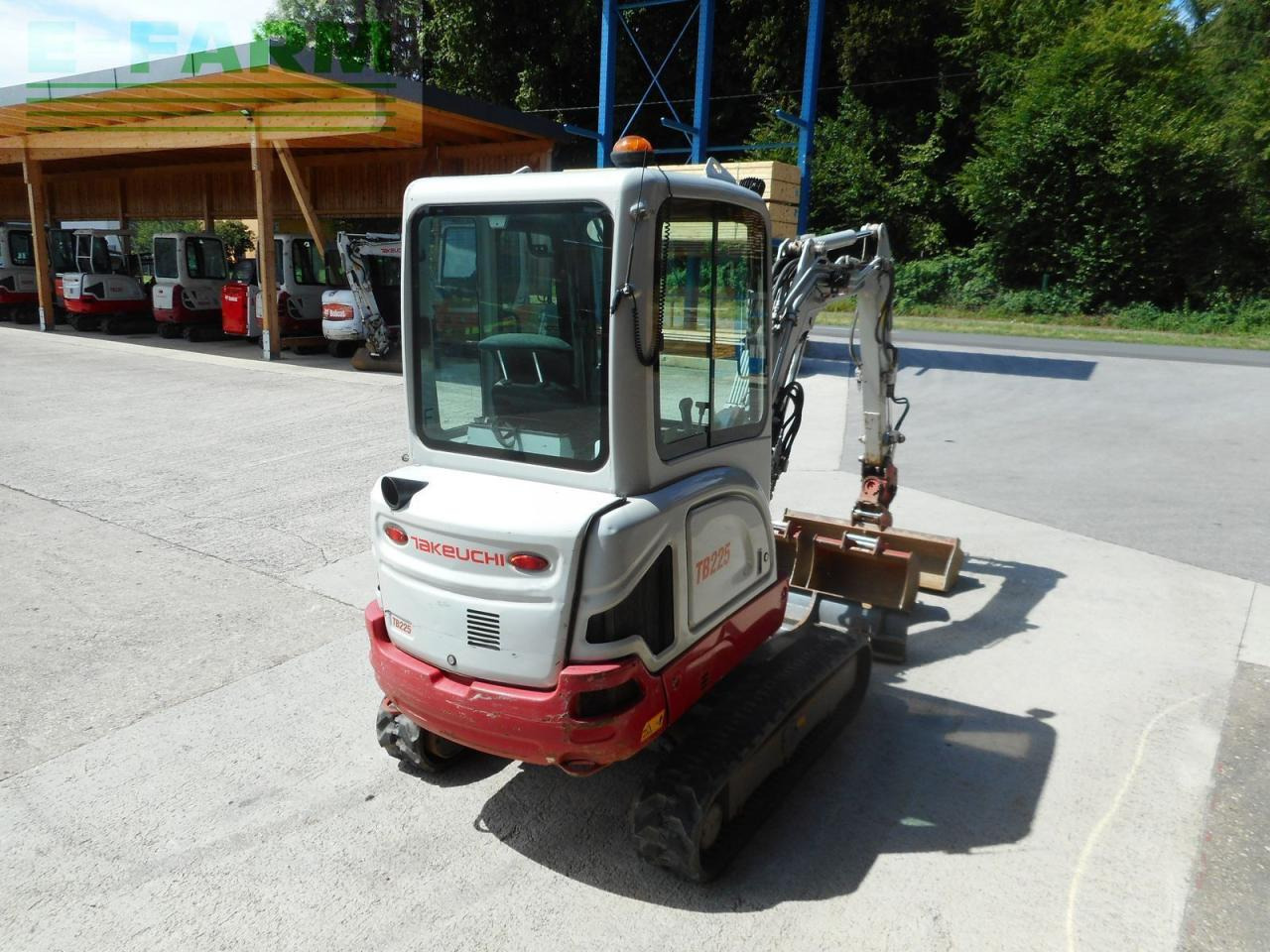 Takeuchi tb 225 mit powertilt + 3 löffel ( 2.400 kg ) - Minikotró: 4 kép. Takeuchi tb 225 mit powertilt + 3 löffel ( 2.400 kg ) - Minikotró: 4 kép.
