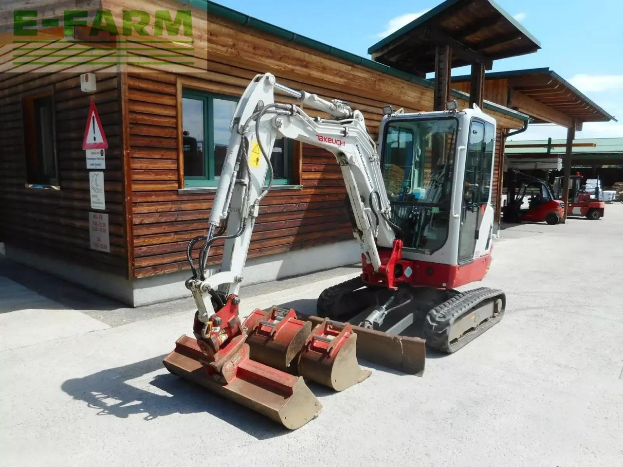 Takeuchi tb 225 mit powertilt + 3 löffel ( 2.400 kg ) - Minikotró: 2 kép. Takeuchi tb 225 mit powertilt + 3 löffel ( 2.400 kg ) - Minikotró: 2 kép.