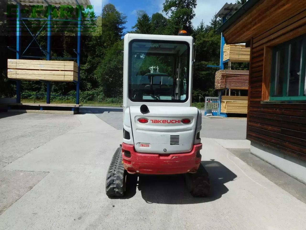 Takeuchi tb 225 mit powertilt + 3 löffel ( 2.400 kg ) - Minikotró: 3 kép. Takeuchi tb 225 mit powertilt + 3 löffel ( 2.400 kg ) - Minikotró: 3 kép.
