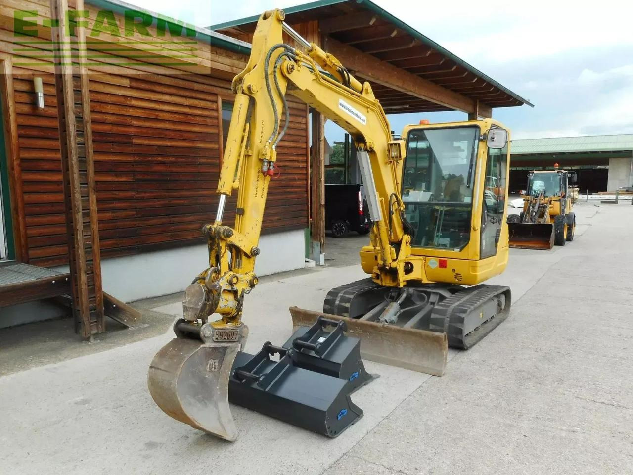 Takeuchi tb 235 ( 3.605kg ) powertilt + hydr. sw - Minikotró: 2 kép. Takeuchi tb 235 ( 3.605kg ) powertilt + hydr. sw - Minikotró: 2 kép.