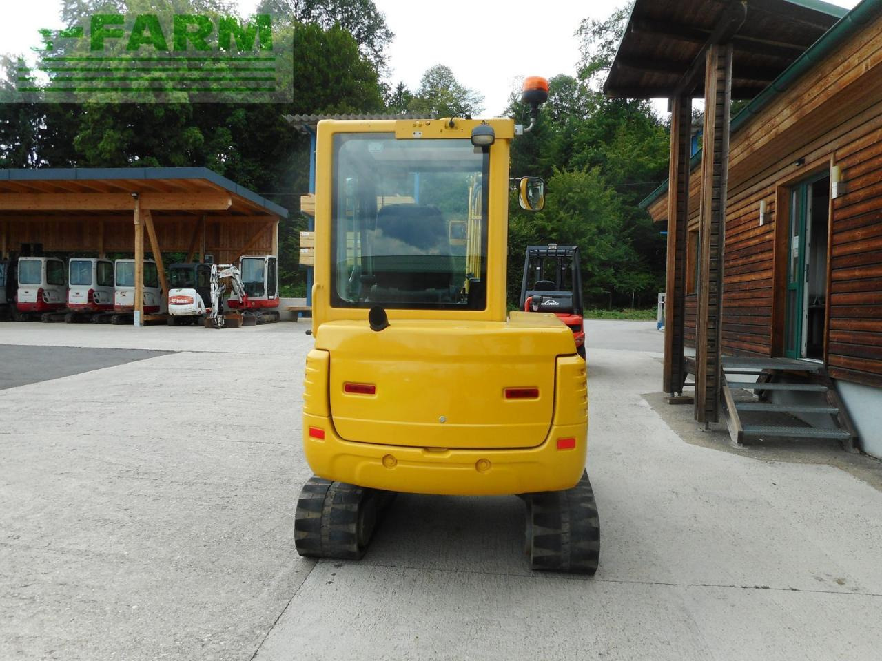 Takeuchi tb 235 ( 3.605kg ) powertilt + hydr. sw - Minikotró: 3 kép. Takeuchi tb 235 ( 3.605kg ) powertilt + hydr. sw - Minikotró: 3 kép.