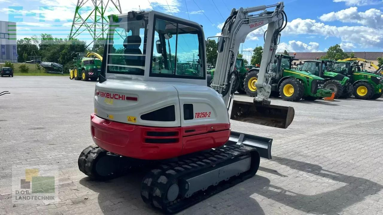 Takeuchi tb 250 - Minikotró: 5 kép. Takeuchi tb 250 - Minikotró: 5 kép.