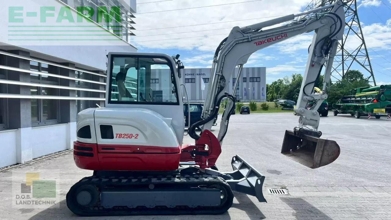 Takeuchi tb 250 - Minikotró: 4 kép. Takeuchi tb 250 - Minikotró: 4 kép.