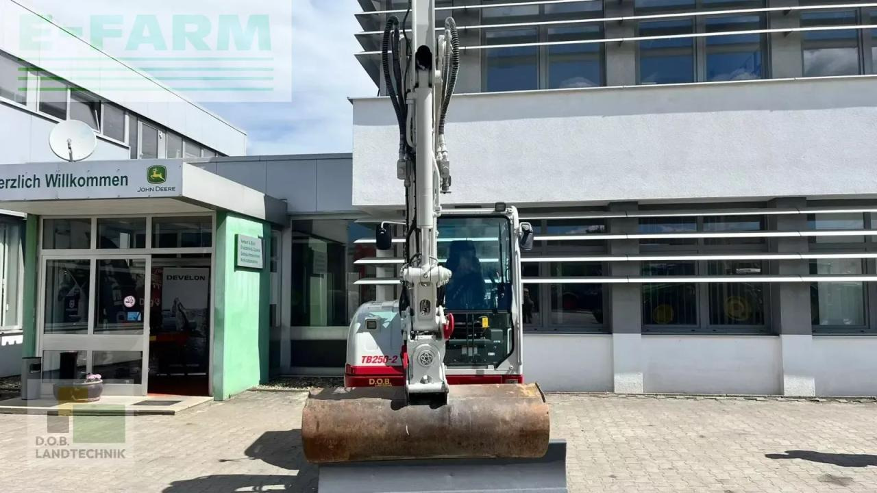 Takeuchi tb 250 - Minikotró: 2 kép. Takeuchi tb 250 - Minikotró: 2 kép.