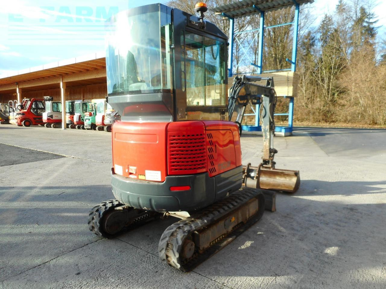 Takeuchi tb23 ( 2.670kg ) hydr. sw + 2 löffel - Minikotró: 4 kép. Takeuchi tb23 ( 2.670kg ) hydr. sw + 2 löffel - Minikotró: 4 kép.