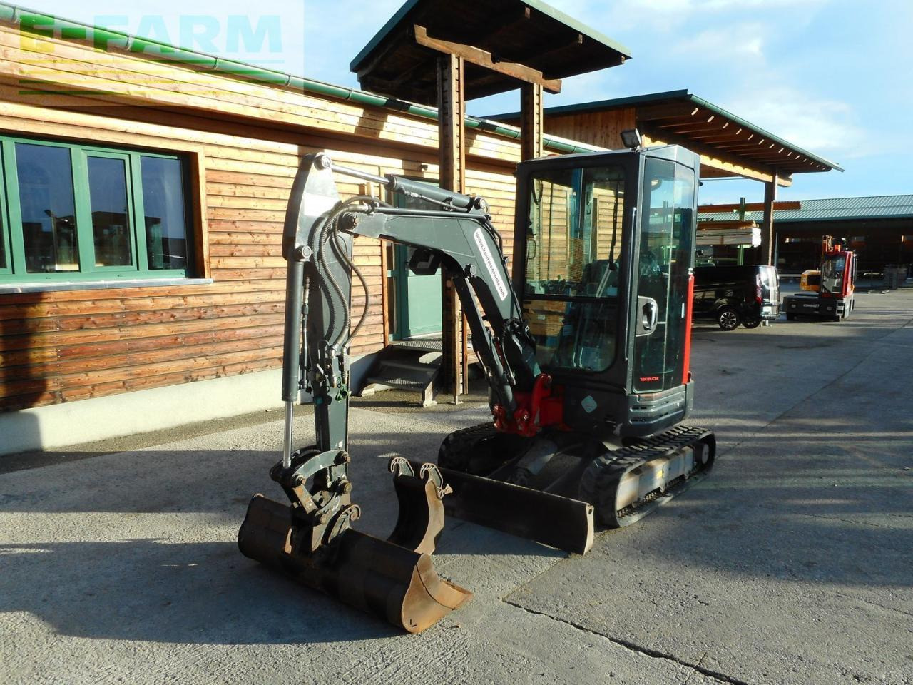 Takeuchi tb23 ( 2.670kg ) hydr. sw + 2 löffel - Minikotró: 2 kép. Takeuchi tb23 ( 2.670kg ) hydr. sw + 2 löffel - Minikotró: 2 kép.