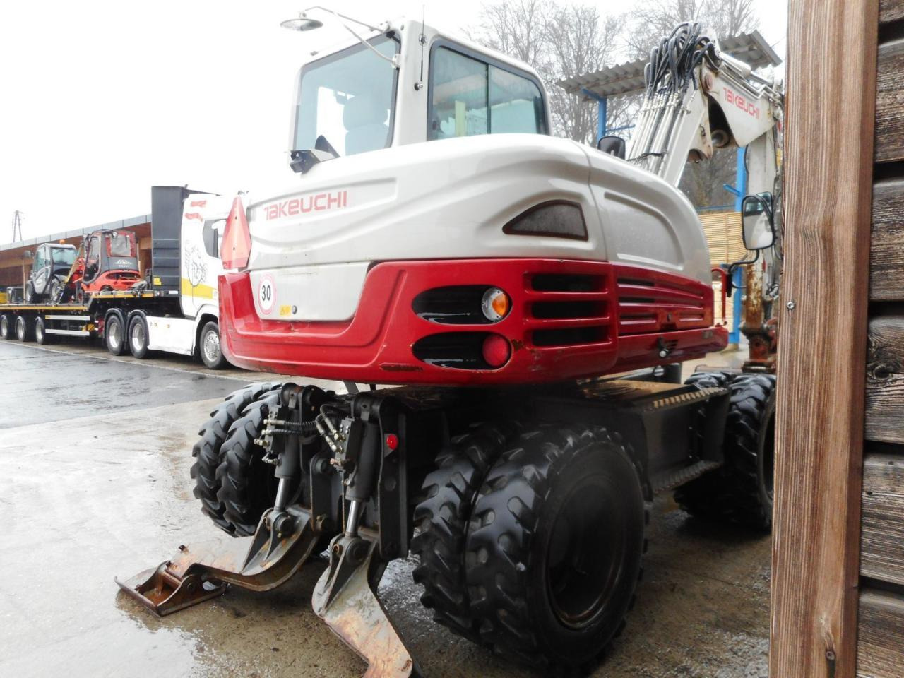 Takeuchi tb295w mit vollausstattung u. 3 löffel ( zentra - Gumikerekes kotró: 4 kép. Takeuchi tb295w mit vollausstattung u. 3 löffel ( zentra - Gumikerekes kotró: 4 kép.