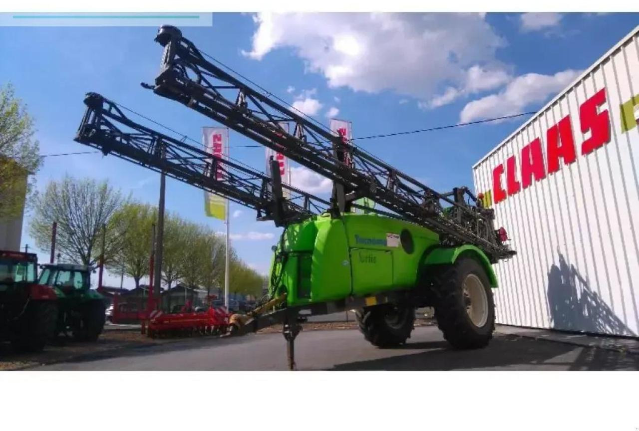 Tecnoma fortis 4300 - Vontatott permetezők: 2 kép. Tecnoma fortis 4300 - Vontatott permetezők: 2 kép.