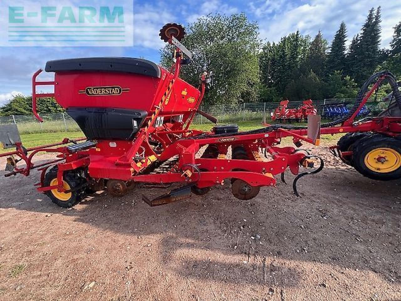 Väderstad rapid 300 s - Szemenkénti vetőgép: 5 kép. Väderstad rapid 300 s - Szemenkénti vetőgép: 5 kép.