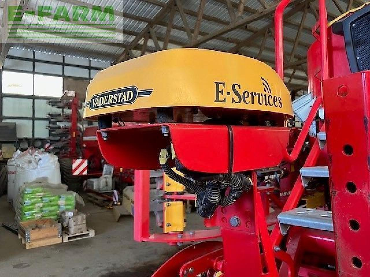 Väderstad rapid 400 s - Szemenkénti vetőgép: 3 kép. Väderstad rapid 400 s - Szemenkénti vetőgép: 3 kép.