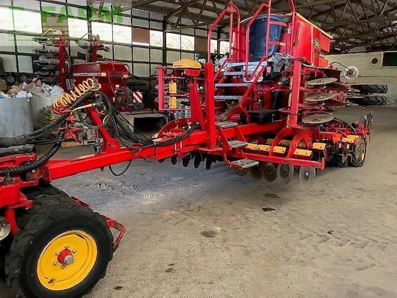 Väderstad rapid 400 s - Szemenkénti vetőgép: 1 kép. Väderstad rapid 400 s - Szemenkénti vetőgép: 1 kép.