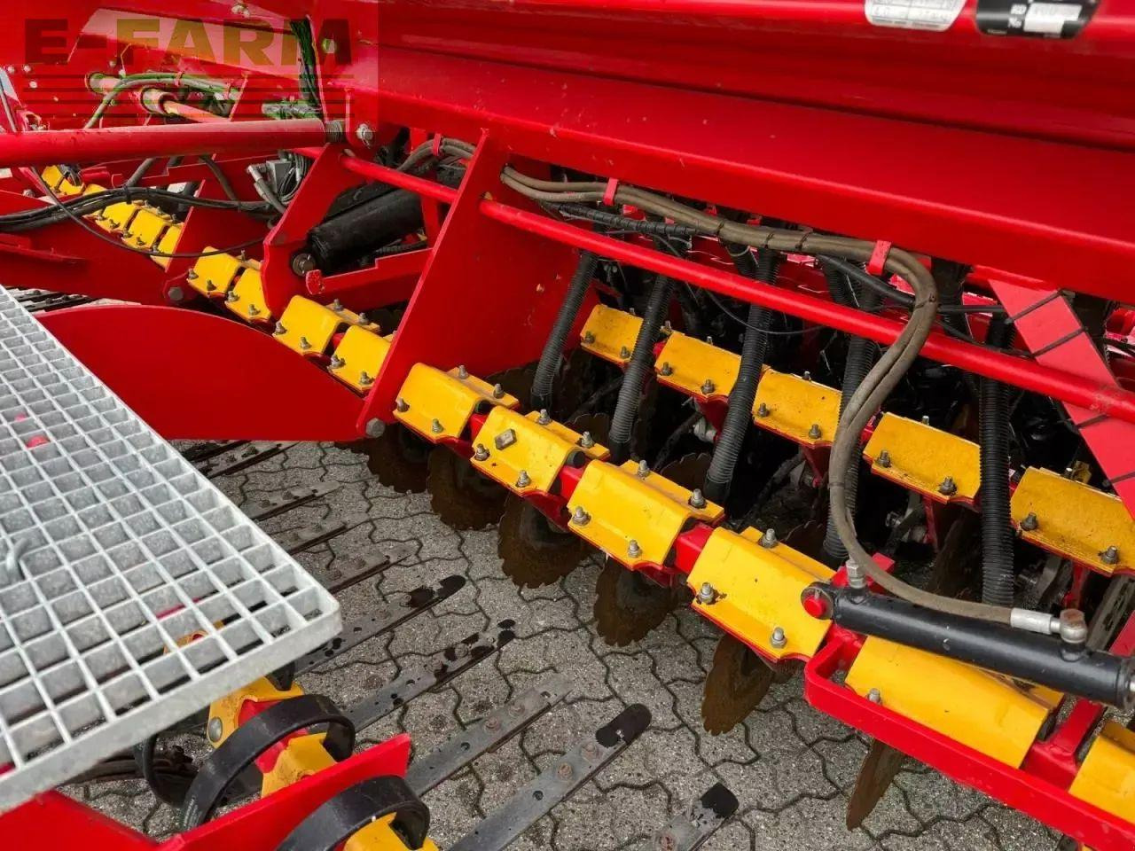 Väderstad rapid 400c - Kombinált vetőgép: 4 kép. Väderstad rapid 400c - Kombinált vetőgép: 4 kép.