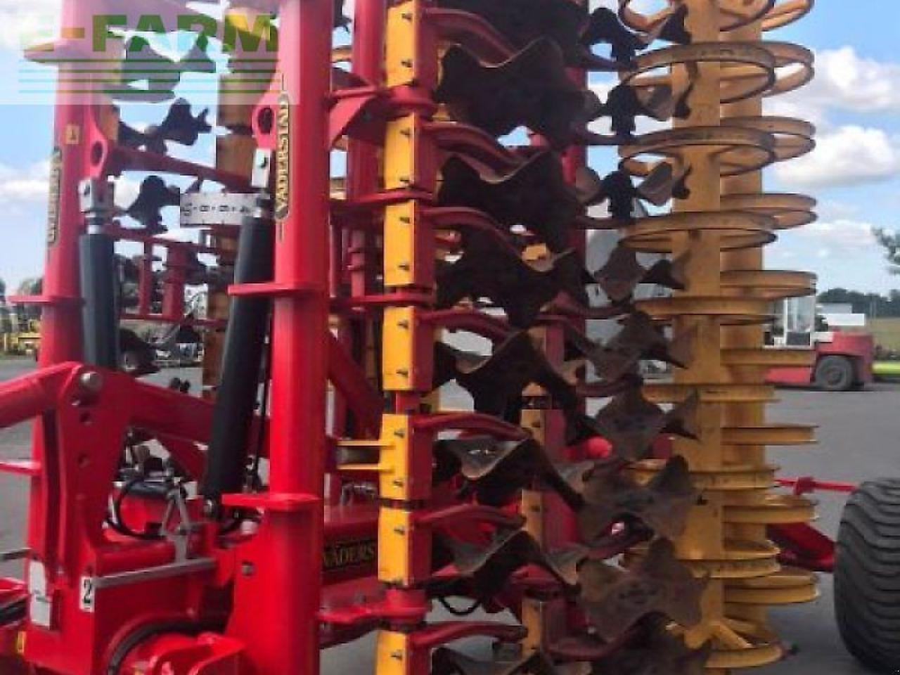 Väderstad scheibenegge carrier xt 525 - Tárcsás borona: 3 kép. Väderstad scheibenegge carrier xt 525 - Tárcsás borona: 3 kép.