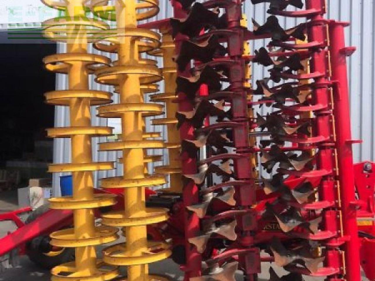 Väderstad scheibenegge carrier xt 525 - Tárcsás borona: 2 kép. Väderstad scheibenegge carrier xt 525 - Tárcsás borona: 2 kép.