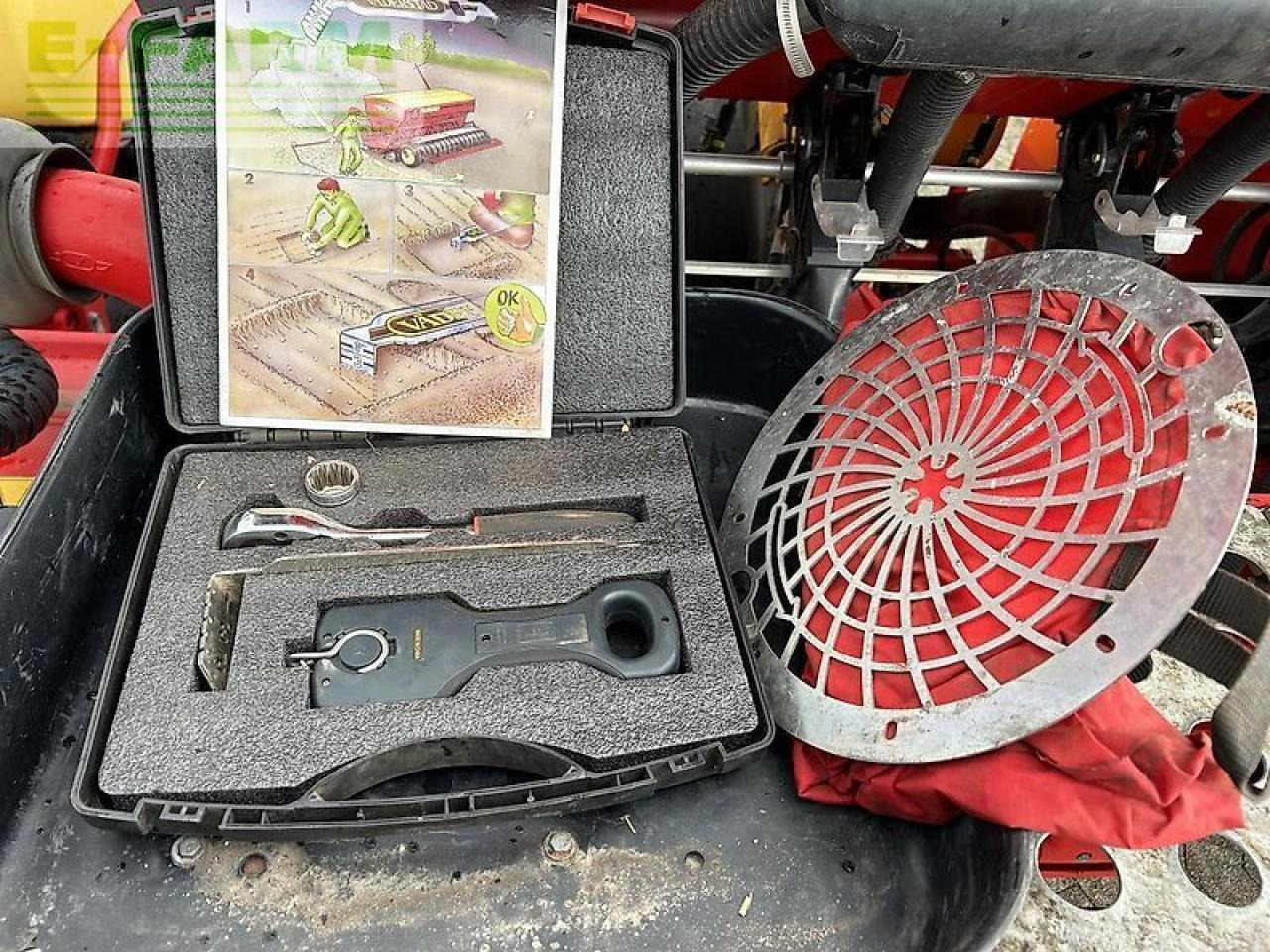 Väderstad tempo tpf 8 - Szemenkénti vetőgép: 4 kép. Väderstad tempo tpf 8 - Szemenkénti vetőgép: 4 kép.