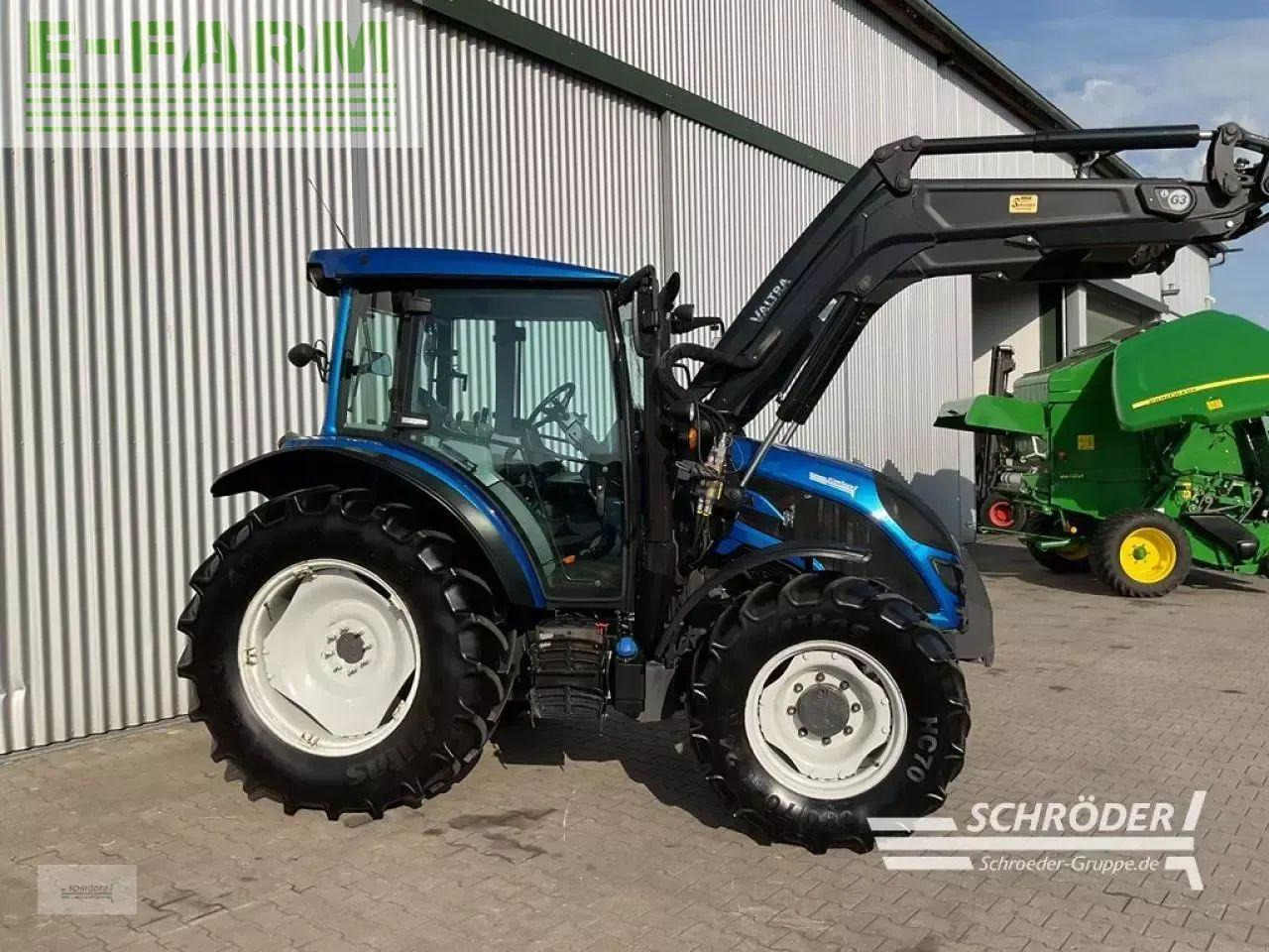 Valtra a 84 sh - Traktor: 2 kép. Valtra a 84 sh - Traktor: 2 kép.