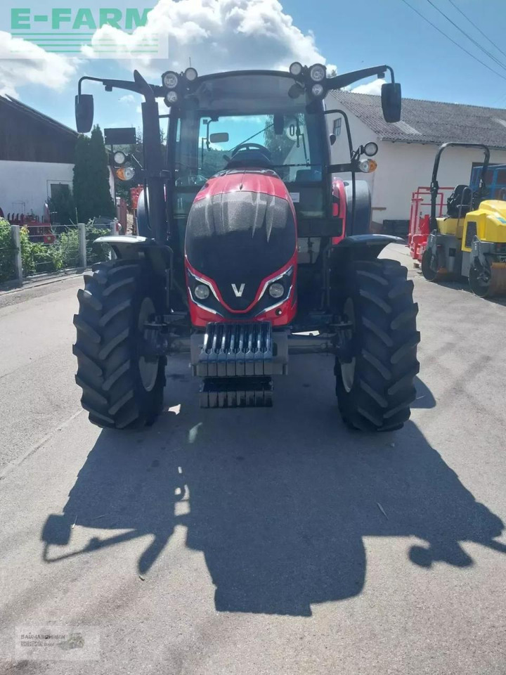 Valtra a 85 - Traktor: 2 kép. Valtra a 85 - Traktor: 2 kép.