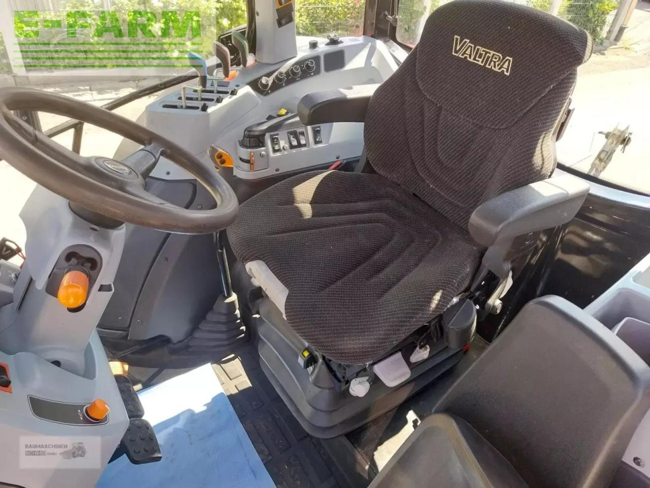 Traktor Valtra a 85: 12 kép. Traktor Valtra a 85: 12 kép.