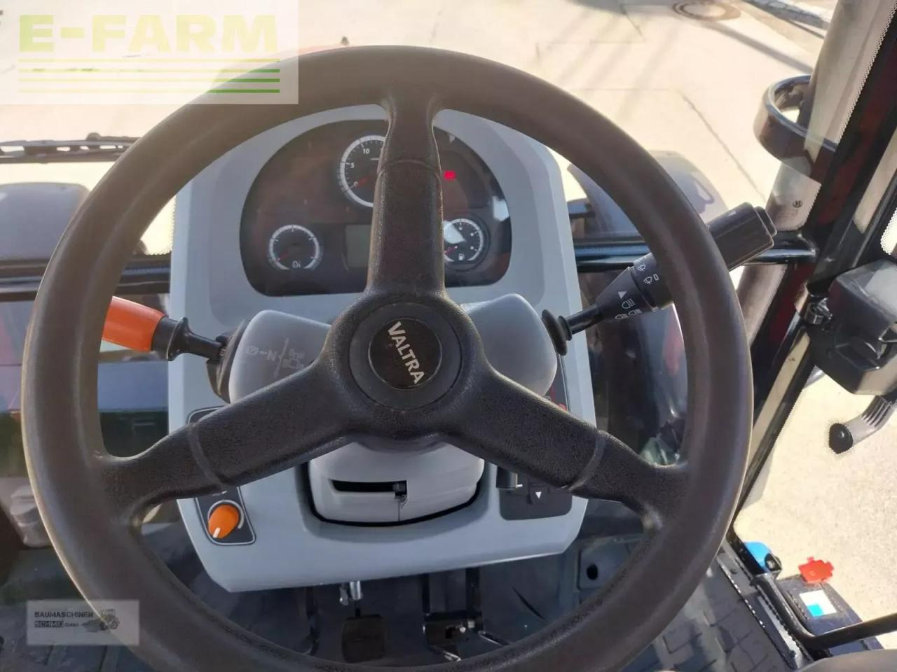 Traktor Valtra a 85: 15 kép. Traktor Valtra a 85: 15 kép.