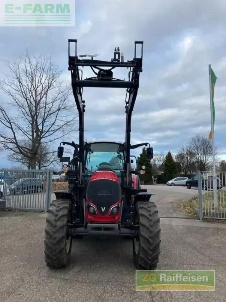 Valtra a104 mit frontlader - Traktor: 2 kép. Valtra a104 mit frontlader - Traktor: 2 kép.