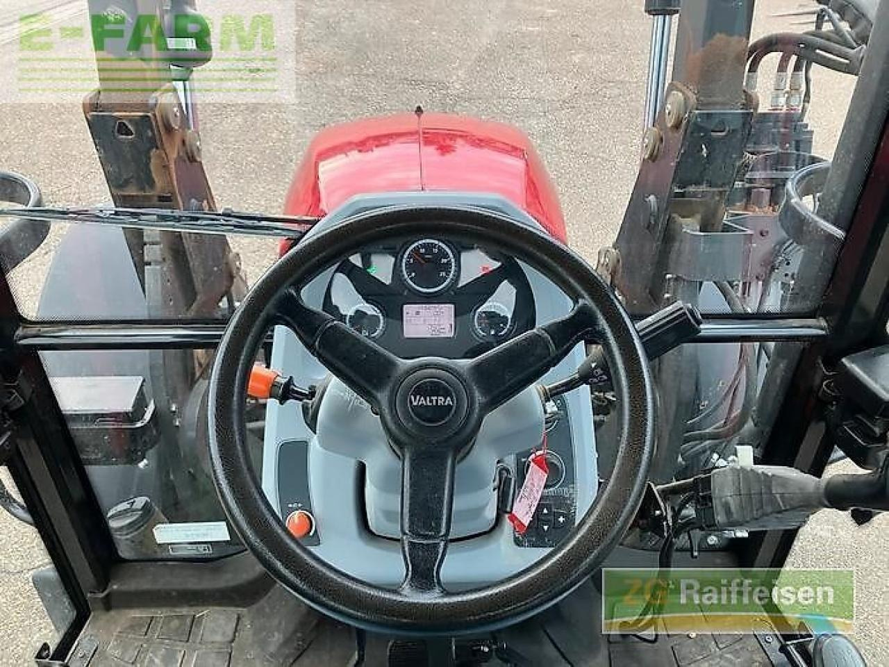 Traktor Valtra a104 mit frontlader: 11 kép.