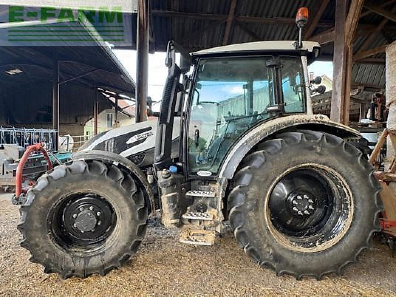 Valtra g125e active Active - Traktor: 3 kép. Valtra g125e active Active - Traktor: 3 kép.
