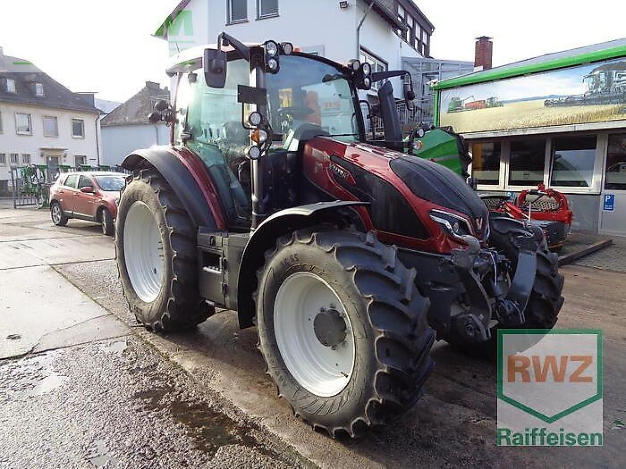 Valtra g135 a schlepper - Traktor: 2 kép. Valtra g135 a schlepper - Traktor: 2 kép.