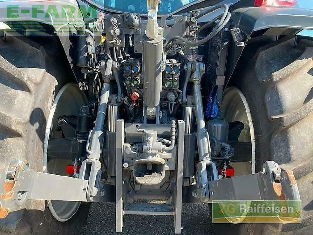 Traktor Valtra g135v 1b9: 8 kép.